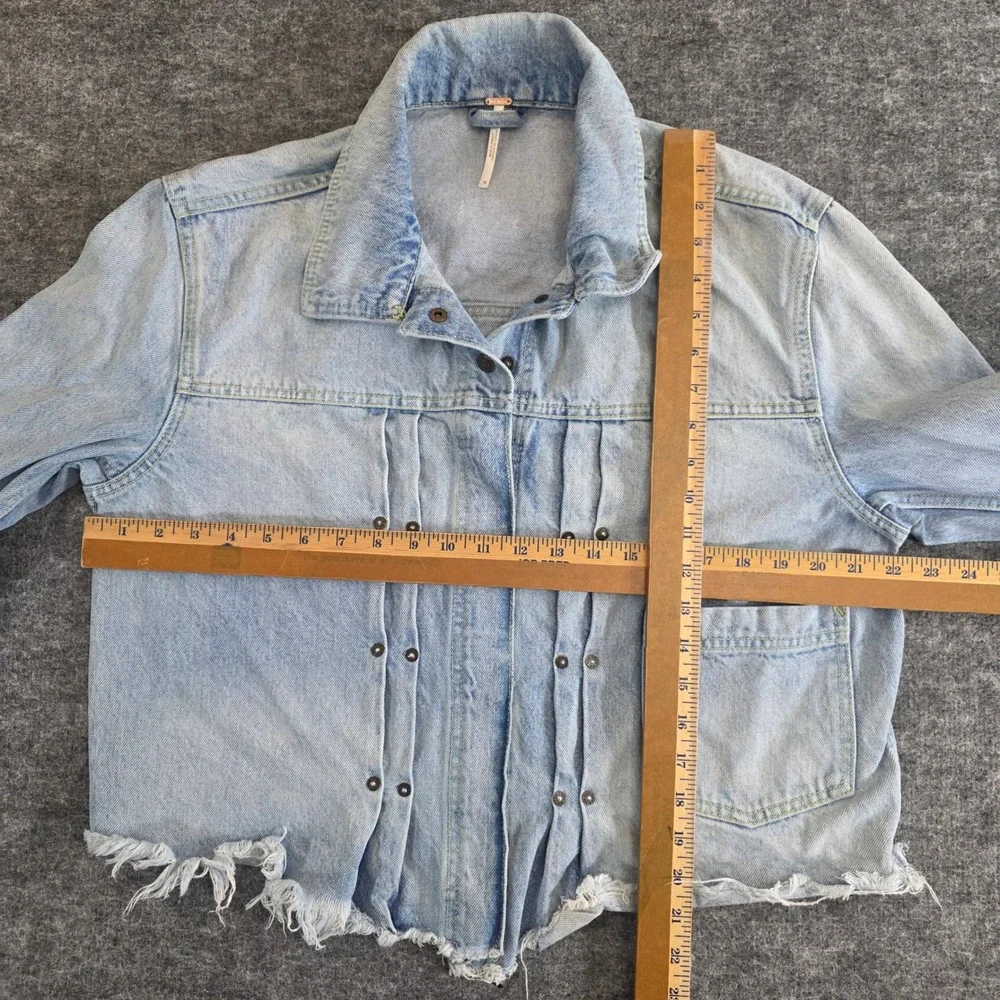 Free People Dillon Jacket Womens Medium Blue Denim Distressed Frayed Raw‎ Hem - Picture 13 of 16